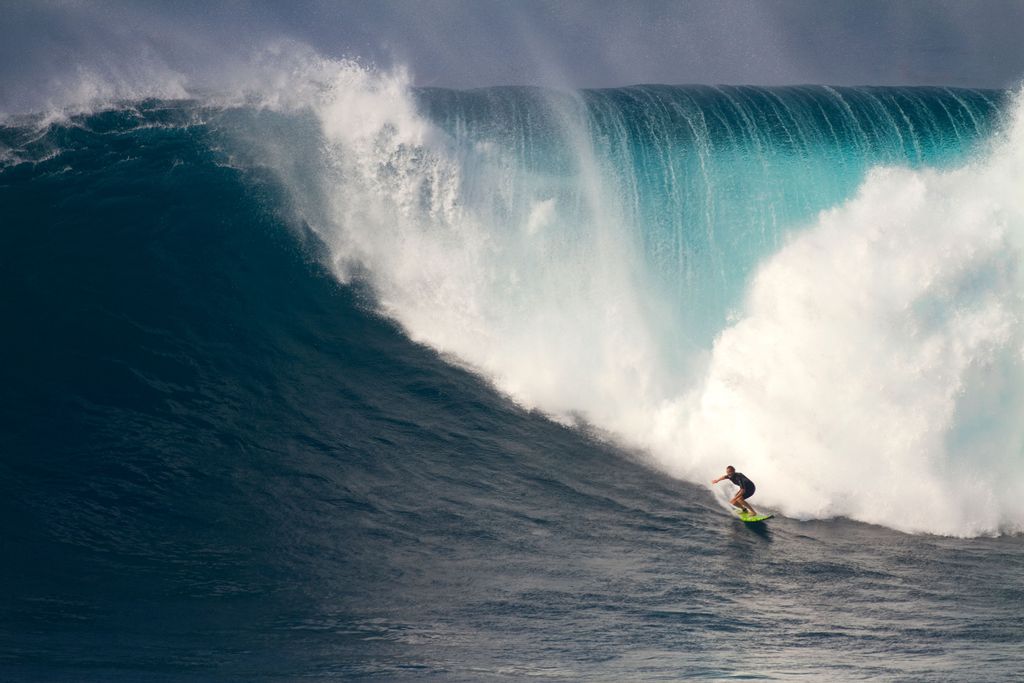 Paige Alms riding her 9′4″ SOS Sprocket at Peʻahi.